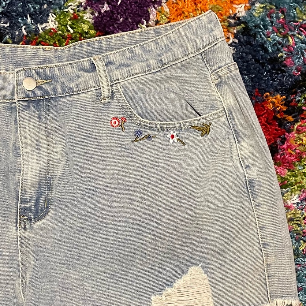 Embroidered Ripped Denim Shorts - Picture 2 of 3